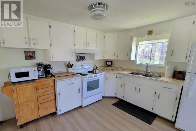 1227 Oakland Road, House detached with 2 bedrooms, 1 bathrooms and null parking in Lunenburg MD NS | Image 13