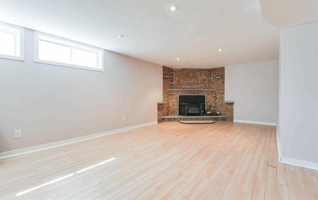 1045 Elgin St, House detached with 3 bedrooms, 2 bathrooms and 11 parking in Newmarket ON | Image 6