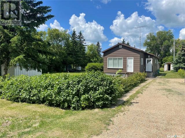 207 Queen Street, House detached with 3 bedrooms, 0 bathrooms and null parking in Raymore SK | Image 2
