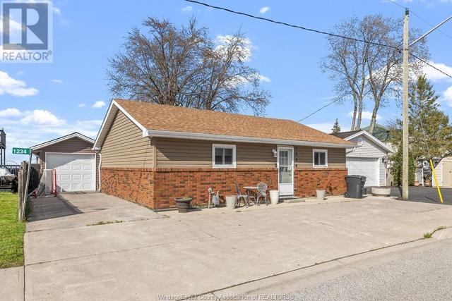 1234 Shoreline Avenue, House detached with 3 bedrooms, 2 bathrooms and null parking in Lakeshore ON | Image 22