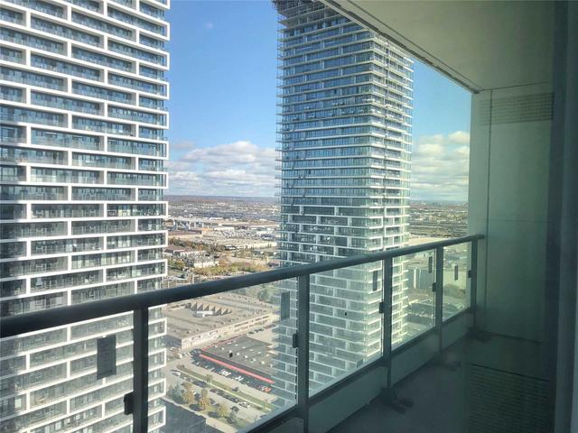 4011 - 5 Buttermill Ave, Condo with 1 bedrooms, 1 bathrooms and 0 parking in Vaughan ON | Image 2