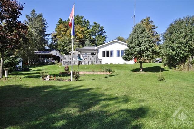 4184 Joe Drew Lane, House detached with 2 bedrooms, 1 bathrooms and 4 parking in Ottawa ON | Image 4