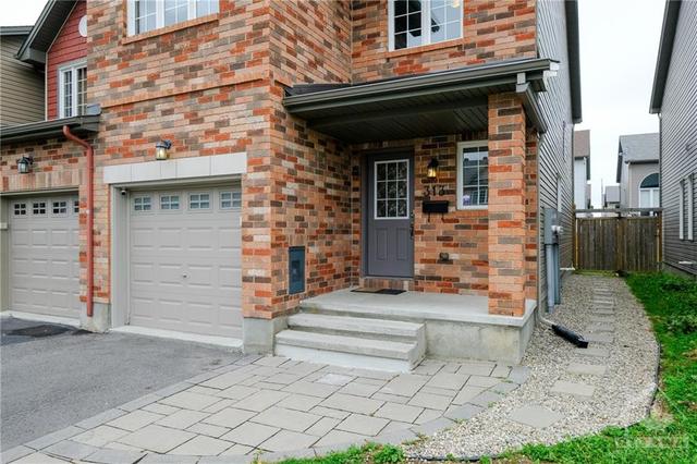 313 Laguna Street, Townhouse with 3 bedrooms, 3 bathrooms and 4 parking in Ottawa ON | Image 3