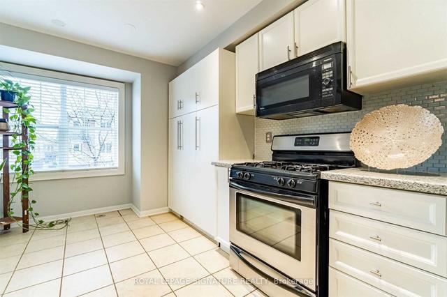 3043 Drumloch Ave, House attached with 3 bedrooms, 2 bathrooms and 2 parking in Oakville ON | Image 9