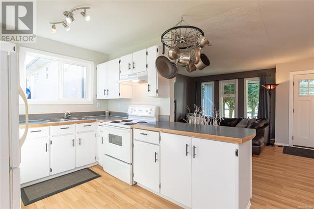 3898 Uplands Dr, House detached with 3 bedrooms, 2 bathrooms and 3 parking in Nanaimo BC | Image 8