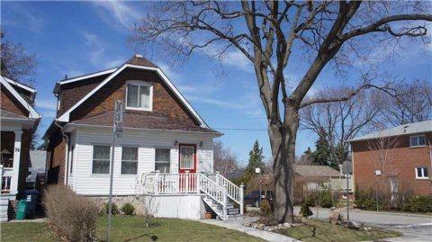 36 Robert St, House detached with 2 bedrooms, 2 bathrooms and 2 parking in Toronto ON | Image 1