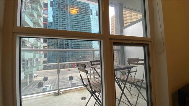 206 - 300 Front St W, Condo with 1 bedrooms, 1 bathrooms and 1 parking in Toronto ON | Image 2