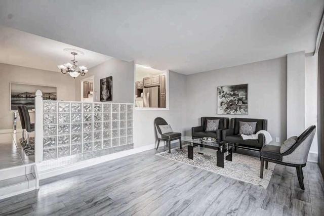 407 - 9 Four Winds Dr, Condo with 3 bedrooms, 2 bathrooms and 1 parking in Toronto ON | Image 5