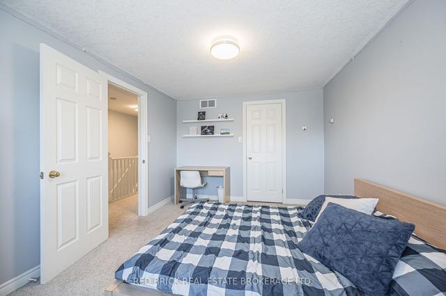 61 Gibbs Cres, House detached with 3 bedrooms, 3 bathrooms and 4 parking in Guelph ON | Image 22