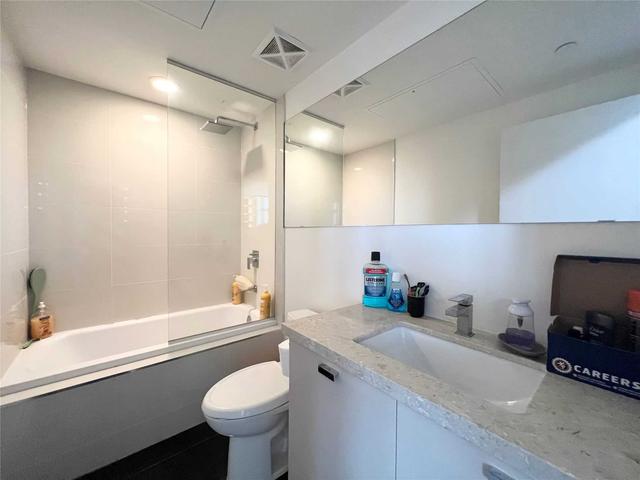 2201 - 32 Davenport Rd, Condo with 0 bedrooms, 1 bathrooms and 0 parking in Toronto ON | Image 5