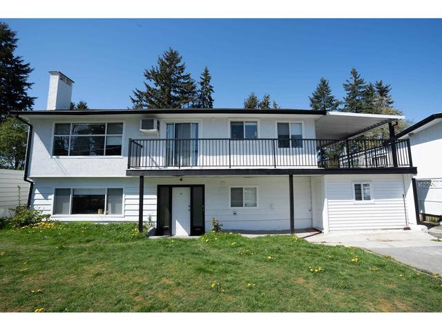 10565 132 Street, House detached with 8 bedrooms, 4 bathrooms and 8 parking in Surrey BC | Image 2