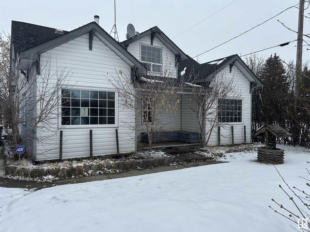 5016 52 Av, House detached with 3 bedrooms, 1 bathrooms and null parking in Warburg AB | Image 1