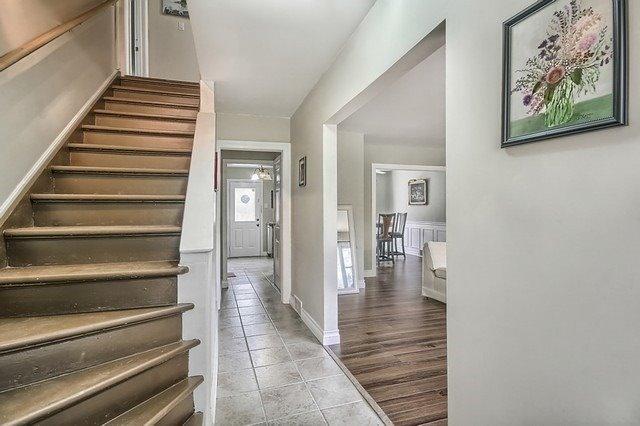 th 1 - 147 Berczy St, House semidetached with 3 bedrooms, 1 bathrooms and 1 parking in Barrie ON | Image 2