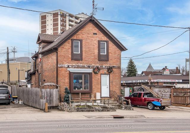 115 Victoria St N, House detached with 3 bedrooms, 3 bathrooms and 3 parking in Kitchener ON | Image 1
