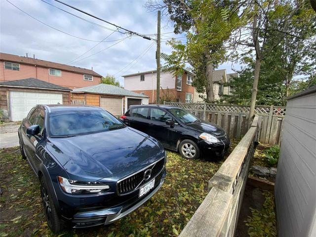 1336 Dundas St E, House detached with 3 bedrooms, 3 bathrooms and 3 parking in Toronto ON | Image 32