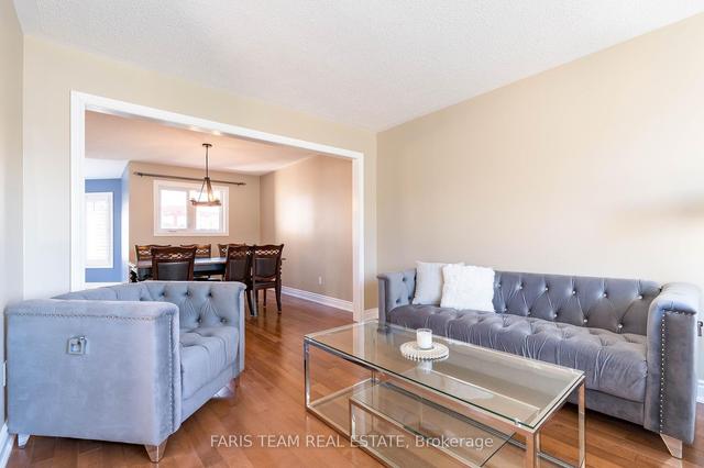 11 Cityview Circ, House detached with 4 bedrooms, 4 bathrooms and 4 parking in Barrie ON | Image 3