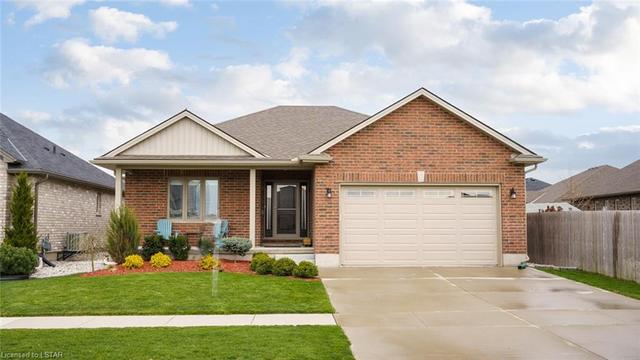15 Cassie Crescent, House detached with 3 bedrooms, 2 bathrooms and 4 parking in Strathroy Caradoc ON | Image 1