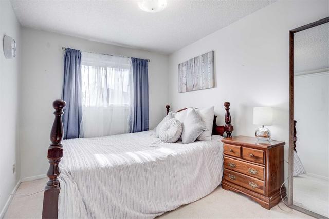 41 West Burton Crt, House detached with 3 bedrooms, 3 bathrooms and 3 parking in Toronto ON | Image 4