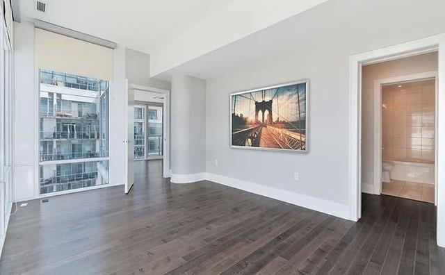 1001 - 29 Queens Quay E, Condo with 2 bedrooms, 2 bathrooms and 1 parking in Toronto ON | Image 9