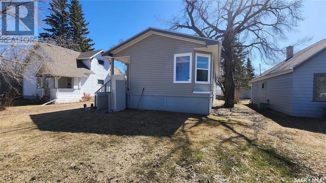 147 6th Avenue E, Home with 2 bedrooms, 2 bathrooms and null parking in Melville SK | Image 2