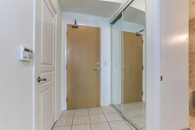 2011 - 509 Beecroft Rd, Condo with 2 bedrooms, 2 bathrooms and 1 parking in Toronto ON | Image 23