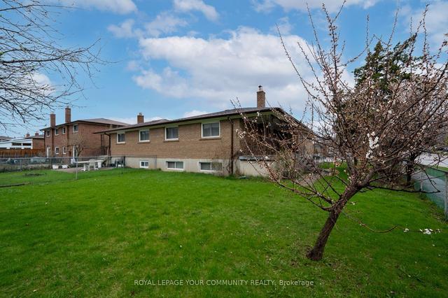 53 Marilyn Pl, House semidetached with 3 bedrooms, 2 bathrooms and 3 parking in Vaughan ON | Image 16