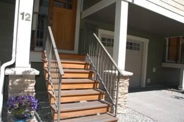 12 - 576 Nicola St, Townhouse with 3 bedrooms, 3 bathrooms and 1 parking in Kamloops BC | Image 2