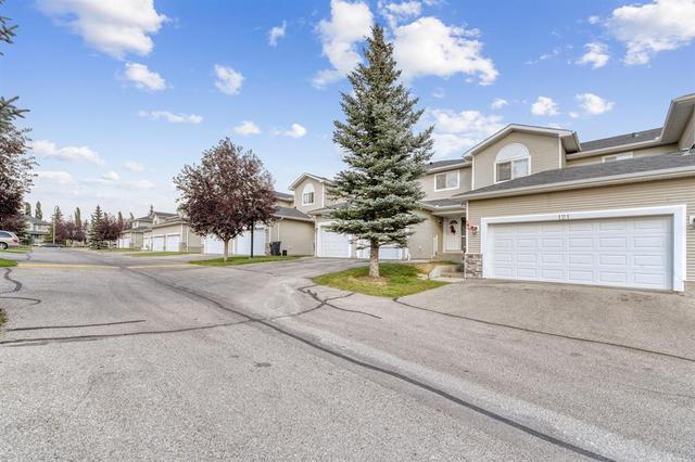 119 Hillview Terrace, House attached with 3 bedrooms, 2 bathrooms and 1 parking in Strathmore AB | Card Image