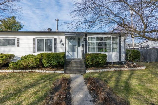 25 Linden Blvd, Home with 3 bedrooms, 1 bathrooms and 4 parking in Quinte West ON | Image 23