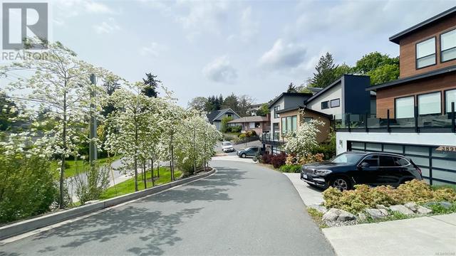 3894 Wilkinson Rd, House detached with 6 bedrooms, 5 bathrooms and 6 parking in Saanich BC | Image 46