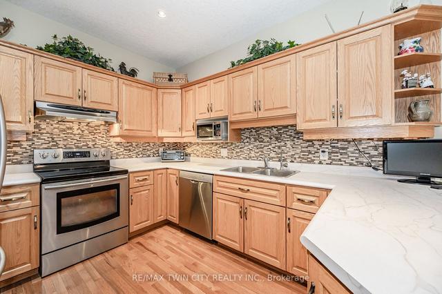 2 - 460 Waterloo St, Townhouse with 3 bedrooms, 3 bathrooms and 2 parking in Wilmot ON | Image 5
