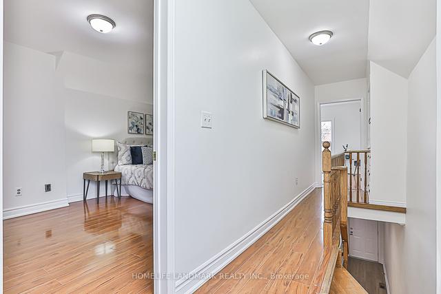 435 Margueretta St, House detached with 3 bedrooms, 2 bathrooms and 1.5 parking in Toronto ON | Image 4