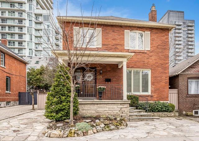 39 Montgomery Ave, House detached with 4 bedrooms, 2 bathrooms and 2 parking in Toronto ON | Image 1