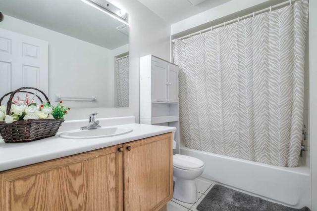2194 St. Clair Ave W, House semidetached with 3 bedrooms, 4 bathrooms and 2 parking in Toronto ON | Image 15