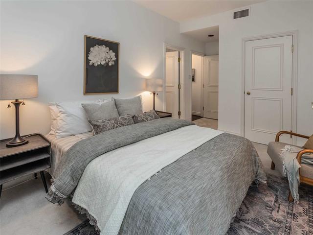 202a - 1 Donwoods Dr, Condo with 2 bedrooms, 3 bathrooms and 2 parking in Toronto ON | Image 2