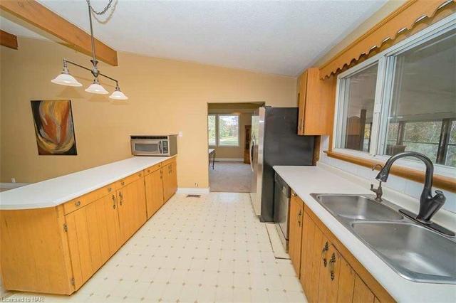 8640 Appleby Line, House detached with 3 bedrooms, 3 bathrooms and 22 parking in Milton ON | Image 3