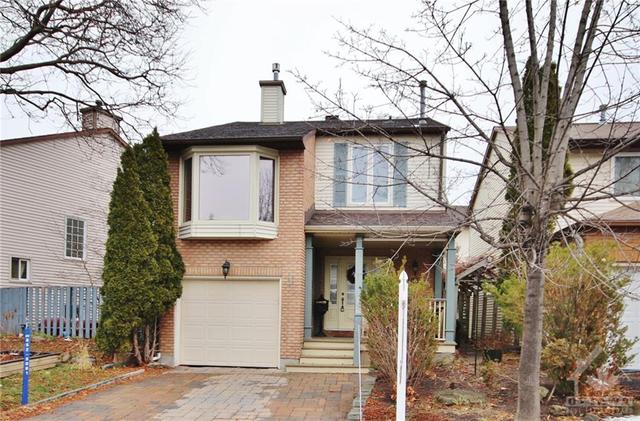 1031 Alenmede Crescent, House detached with 3 bedrooms, 3 bathrooms and 3 parking in Ottawa ON | Image 1