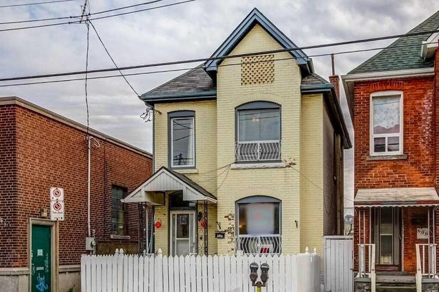 608 Barton St E, House detached with 3 bedrooms, 2 bathrooms and 3 parking in Hamilton ON | Image 3