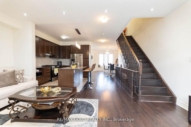 25 Temple Manor Rd, House attached with 4 bedrooms, 3 bathrooms and 3 parking in Brampton ON | Image 37