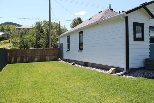13413 18 Avenue, House detached with 2 bedrooms, 2 bathrooms and 1 parking in Crowsnest Pass AB | Image 5