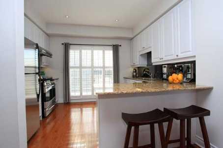 th82 - 119b The Queensway Ave, Townhouse with 3 bedrooms, 2 bathrooms and 1 parking in Toronto ON | Image 5