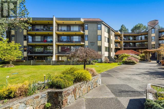 215 - 1149 Rockland Ave, Condo with 2 bedrooms, 2 bathrooms and 1 parking in Victoria BC | Image 3
