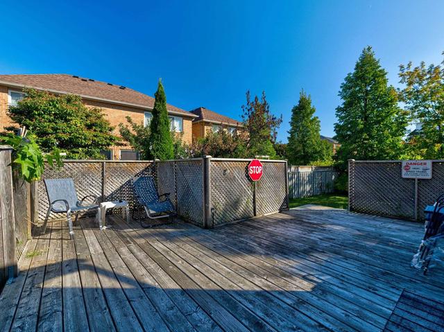 1 Kenwood Dr S, Townhouse with 3 bedrooms, 3 bathrooms and 2 parking in Brampton ON | Image 2