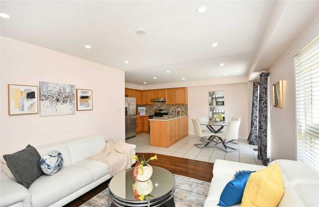 81 Sand Cherry Cres, House detached with 4 bedrooms, 4 bathrooms and 8 parking in Brampton ON | Image 3