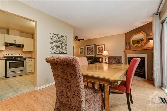 421 Valade Crescent, Townhouse with 3 bedrooms, 2 bathrooms and 2 parking in Ottawa ON | Image 11