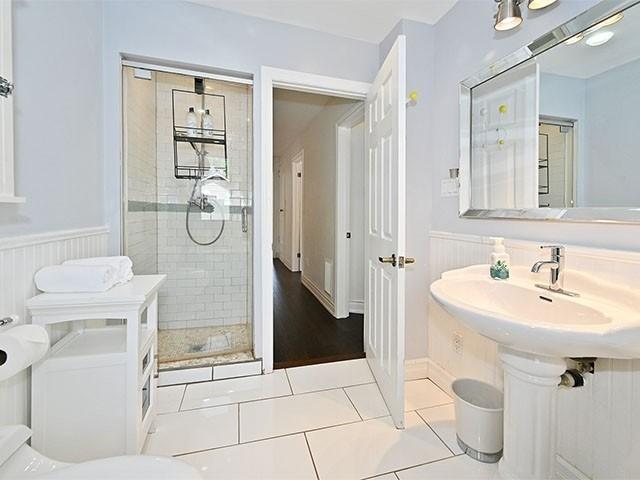 194 Audrey Ave, House detached with 4 bedrooms, 3 bathrooms and 1 parking in Toronto ON | Image 4