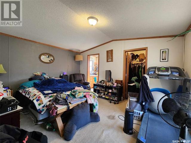 305 5th Avenue, Home with 3 bedrooms, 2 bathrooms and null parking in Caronport SK | Image 5