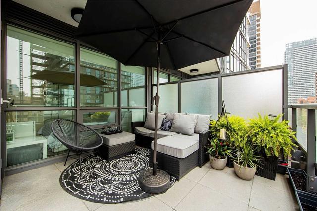 701 - 30 Roehampton Ave, Condo with 1 bedrooms, 1 bathrooms and 0 parking in Toronto ON | Image 5