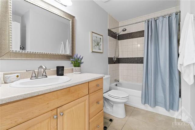d - 284 Dalehurst Drive, Townhouse with 3 bedrooms, 2 bathrooms and 2 parking in Ottawa ON | Image 17
