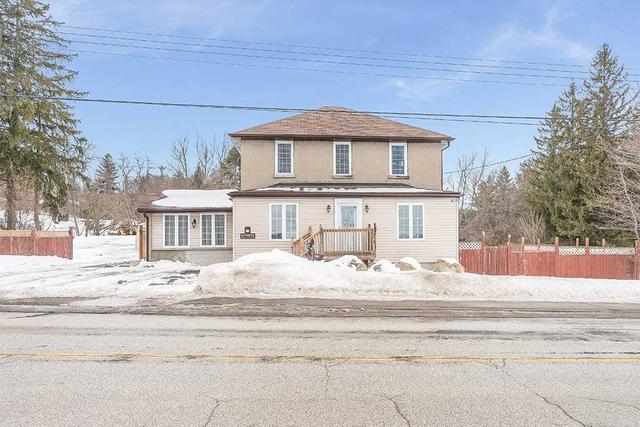 2174 Killarney Beach Rd, House detached with 4 bedrooms, 2 bathrooms and 8 parking in Innisfil ON | Image 1